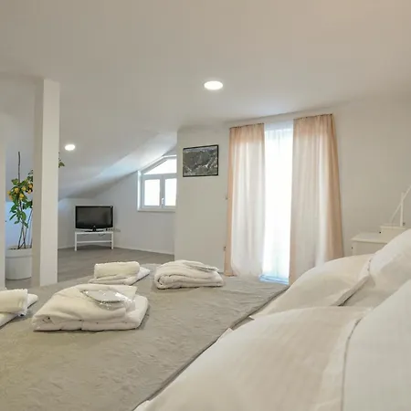 Holiday home Stunning In Vinjani Donji
