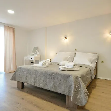 Holiday home Stunning In Vinjani Donji *