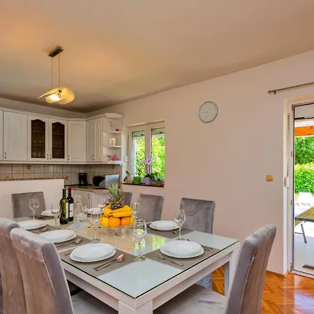 Holiday home Stunning In Vinjani Donji Perici