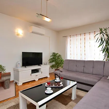 Stunning In Vinjani Donji Holiday home *