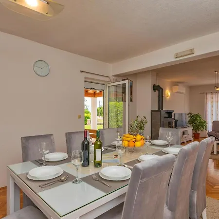 Holiday home Stunning In Vinjani Donji *