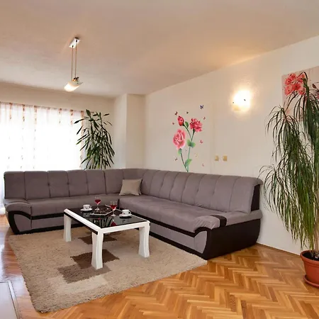 Holiday home Stunning In Vinjani Donji *