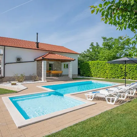 Holiday home Stunning In Vinjani Donji Perici
