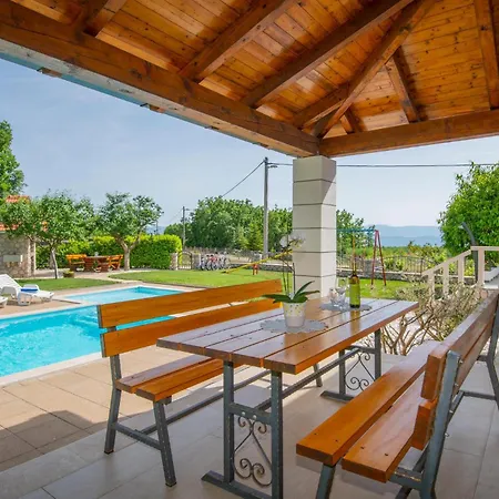 Stunning In Vinjani Donji Holiday home
