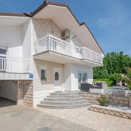 Holiday home Stunning In Vinjani Donji *