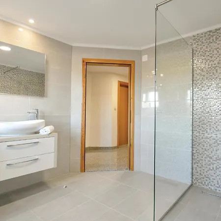 Holiday home Stunning In Vinjani Donji *